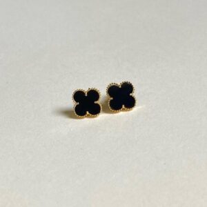 Clover studs