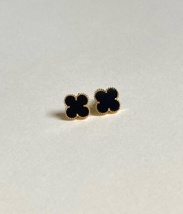 Clover studs