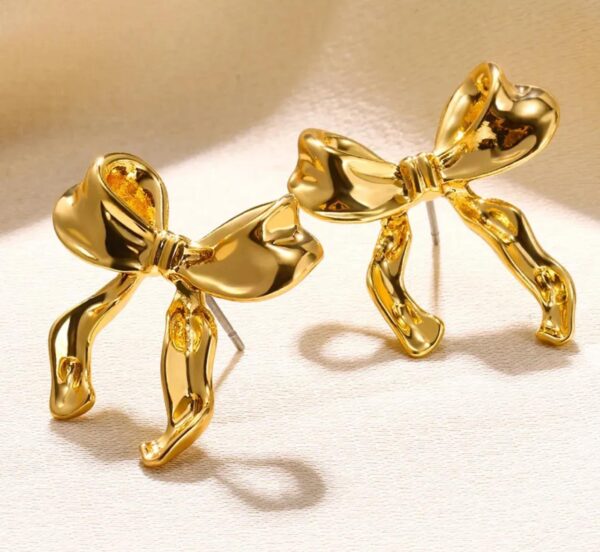 Bow-tie earring
