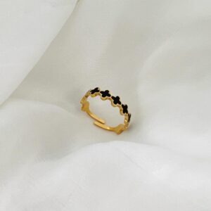 Four leaf ring