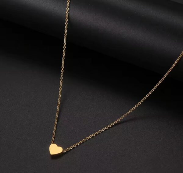 Dainty heart necklace